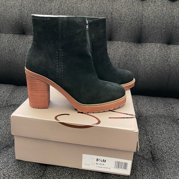 Never Worn Crown Vintage Suede Ankle Boot Size 8.5 - Picture 1 of 5